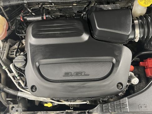 Used 2023 Chrysler Pacifica Touring-L FWD image 43