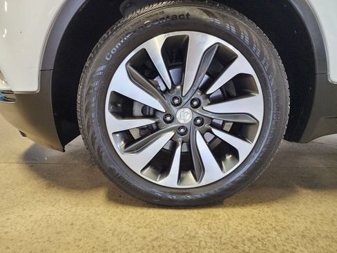 Used 2022 Buick Encore Preferred w/ Safety Package FWD image 9