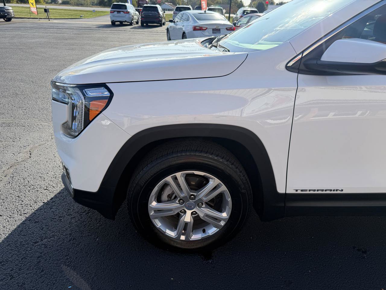 Used 2024 GMC Terrain SLE w/ Driver Convenience Package AWD/4WD image 12