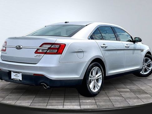 Used 2015 Ford Taurus SEL FWD image 2
