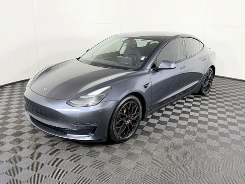 Used 2022 Tesla Model 3 Performance image 2
