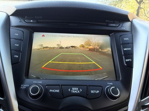 Used 2016 Hyundai Veloster 3dr Cpe Man image 23