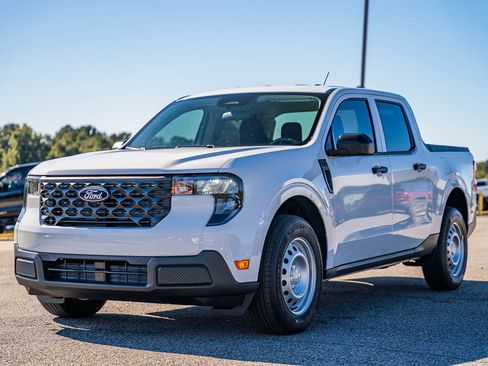 New 2025 Ford Maverick XL image 2