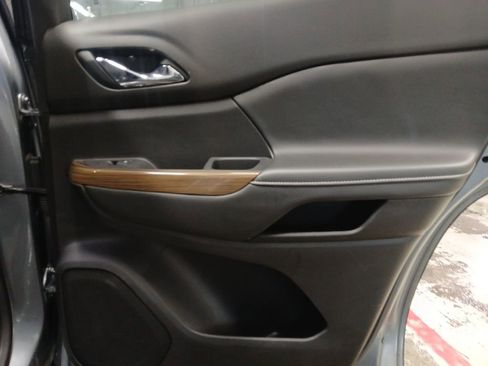 Used 2020 GMC Acadia SLE w/ Driver Convenience Package image 29