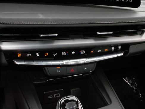 Certified 2025 Cadillac XT4 Premium Luxury image 23