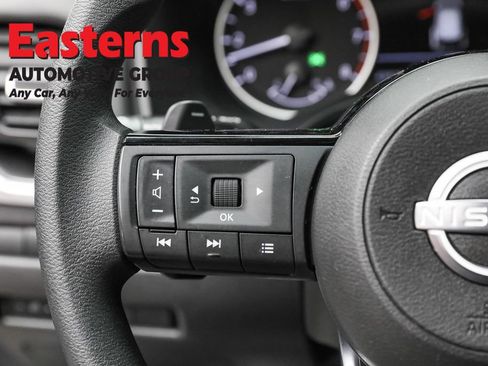 Used 2023 Nissan Rogue SV image 15