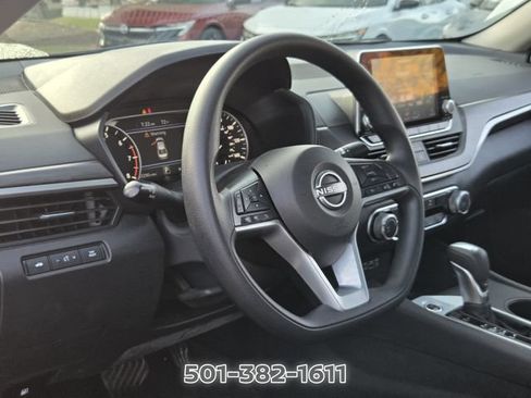Certified 2025 Nissan Altima 2.5 SV FWD image 10
