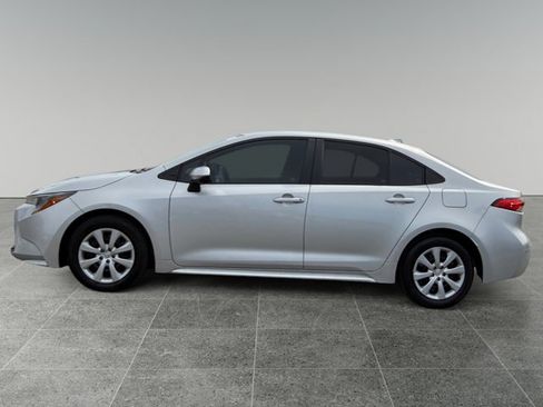 Used 2023 Toyota Corolla LE FWD image 2