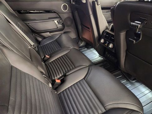 Used 2025 Land Rover Discovery S image 30