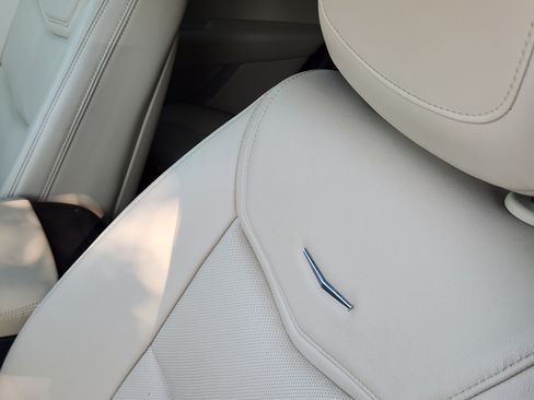 Used 2018 Cadillac XT5 Luxury w/ Driver Awareness Package FWD image 17