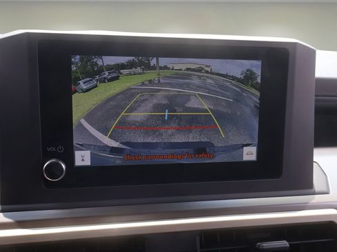 Certified 2025 Toyota Tacoma SR5 AWD/4WD image 18