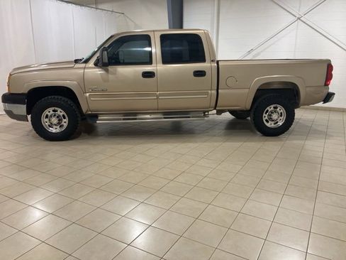 Used 2005 Chevrolet Silverado 2500 LS w/ Heavy-Duty Power Package image 2