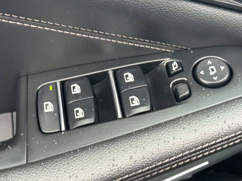 Used 2020 BMW X5 M50i w/ Executive Package image 11