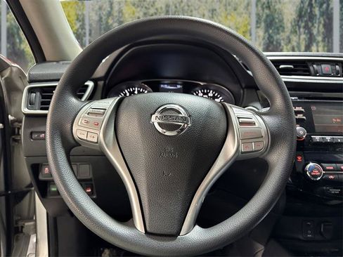 Used 2015 Nissan Rogue SV AWD/4WD image 16