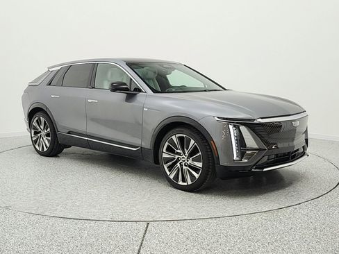 Used 2023 Cadillac Lyriq 2WD image 3