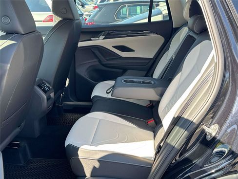 New 2026 Volkswagen Tiguan SE FWD image 27
