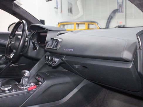 Used 2017 Audi R8 V10 w/ Carbon Exterior Package image 33