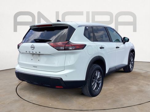 Used 2024 Nissan Rogue S FWD image 14