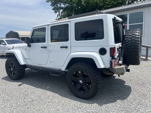 Used 2014 Jeep Wrangler Unlimited Rubicon w/ Connectivity Group AWD/4WD image 4