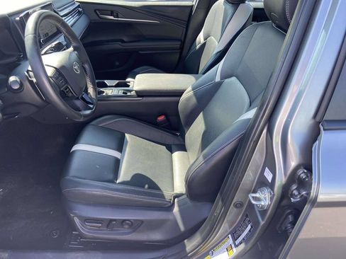 Used 2025 Toyota Camry SE FWD image 9