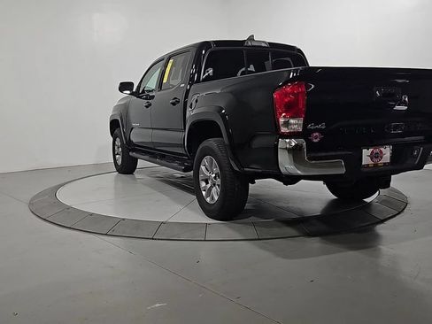 Used 2017 Toyota Tacoma SR5 w/ Tow Package AWD/4WD image 3
