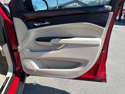 Used 2013 Cadillac SRX Luxury image 25