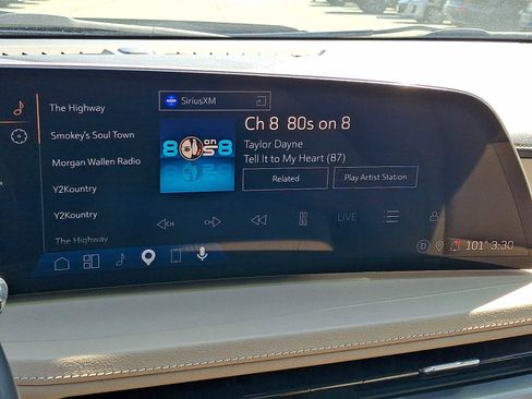 Used 2024 Cadillac XT4 Luxury w/ Cold Weather Package AWD/4WD image 17