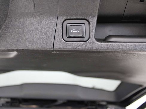 Used 2023 GMC Acadia SLT image 12