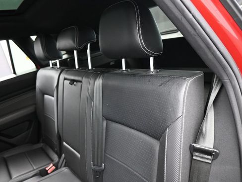 Used 2021 Volkswagen Atlas Cross Sport SE w/ Panoramic Sunroof Package FWD image 32
