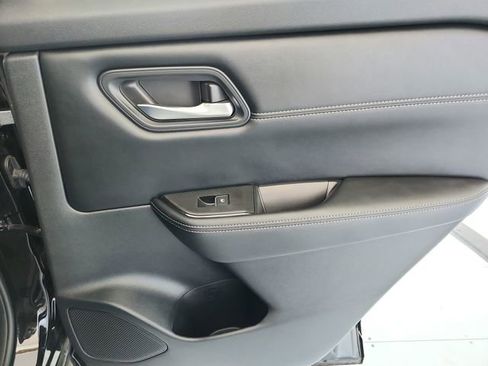 Used 2025 Nissan Rogue SL w/ SL Premium Package image 50