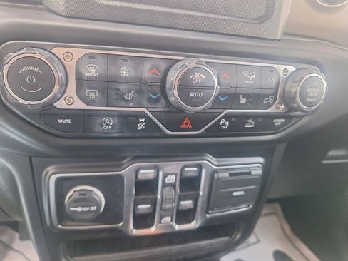 Used 2023 Jeep Gladiator Sport AWD/4WD image 19