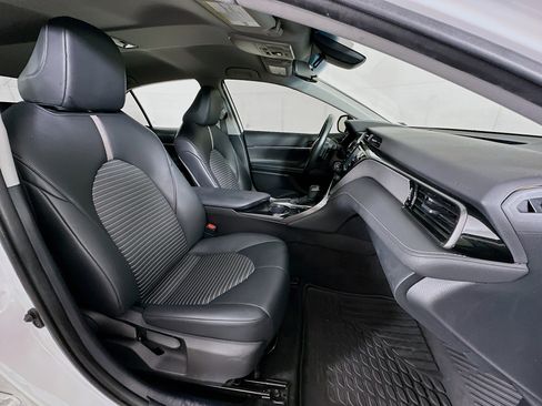 Used 2020 Toyota Camry SE FWD image 28