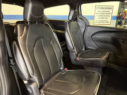 Used 2026 Chrysler Pacifica Limited w/ S Appearance Package FWD image 29