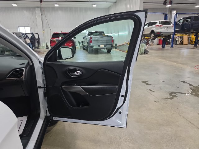 Used 2020 Jeep Cherokee Limited AWD/4WD image 32