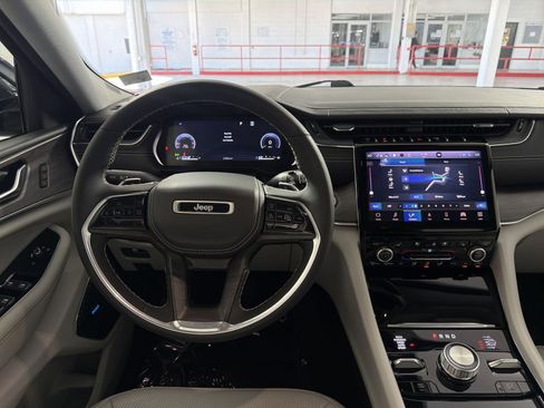 Used 2023 Jeep Grand Cherokee L Overland AWD/4WD image 16