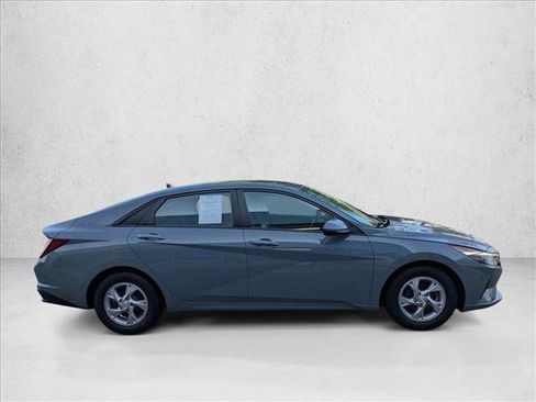 Used 2021 Hyundai Elantra SE FWD image 4