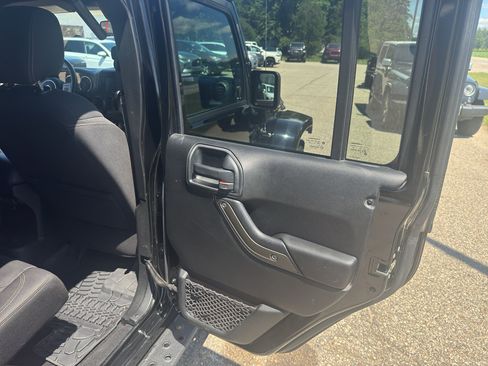 Used 2018 Jeep Wrangler Unlimited Sport AWD/4WD image 36