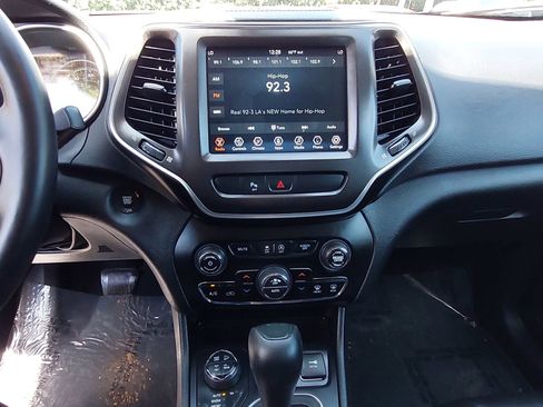 Used 2019 Jeep Cherokee Trailhawk w/ Cold Weather Group AWD/4WD image 19
