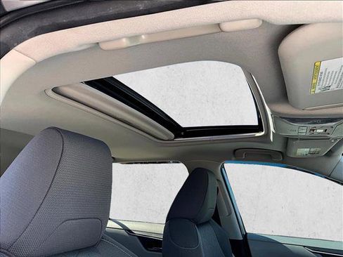 Used 2021 Toyota RAV4 XLE w/ Convenience Package image 17