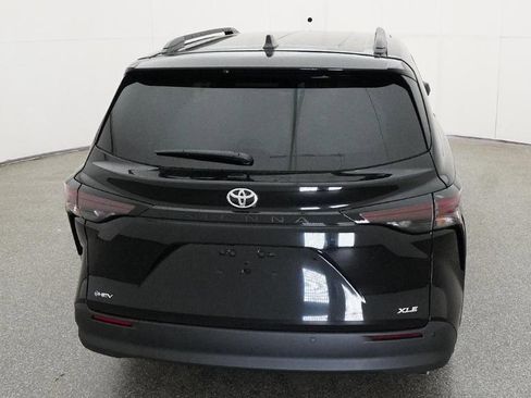 New 2026 Toyota Sienna XLE image 38