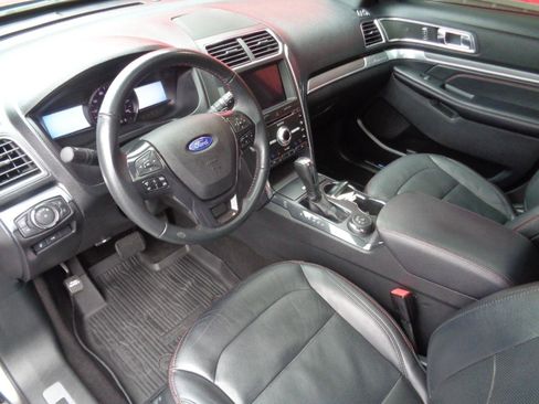 Used 2018 Ford Explorer Sport w/ Equipment Group 401A AWD/4WD image 2
