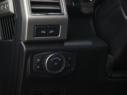 Used 2018 Ford F150 Platinum w/ Equipment Group 701A Luxury AWD/4WD image 25