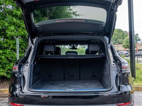 Used 2023 Porsche Cayenne AWD/4WD image 25