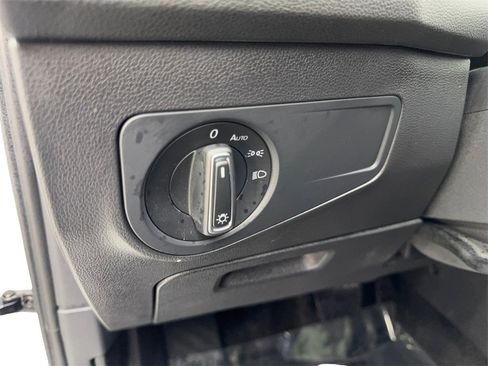 Used 2022 Volkswagen Tiguan SE image 59