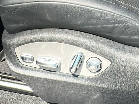 Used 2023 Porsche Macan AWD/4WD image 10