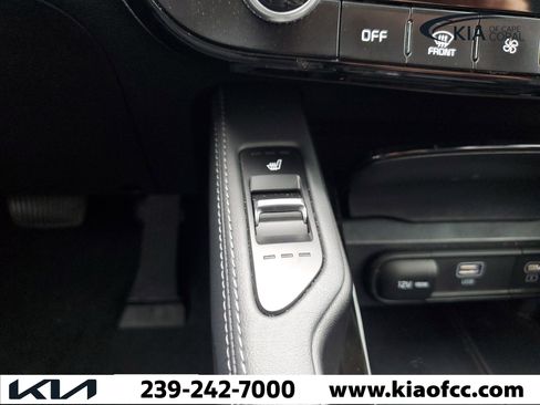 Certified 2024 Kia Telluride EX w/ EX Captain's Chair Package FWD image 24