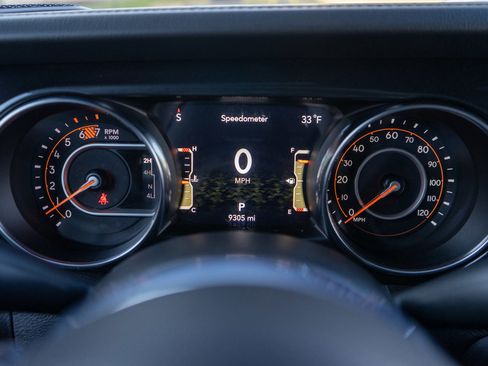 Used 2023 Jeep Wrangler Unlimited Sahara image 12