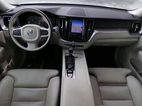 Used 2019 Volvo XC60 T5 Momentum w/ Premium Package AWD/4WD image 6