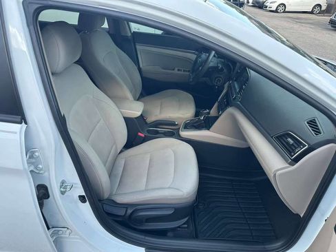 Used 2017 Hyundai Elantra SE FWD image 12