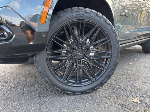 Used 2025 GMC Yukon AT4 Ultimate image 2